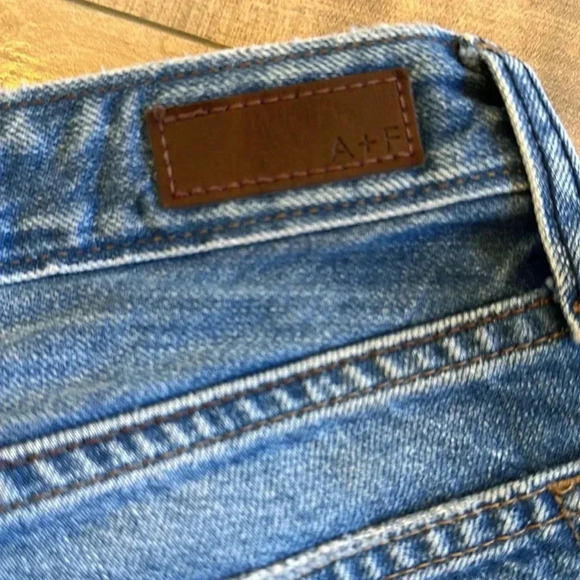 ABERCROMBIE FITCH A&F Ames Slim Boyfriend Jeans Ripped Rips Destroyed 24/00 - Picture 9 of 10